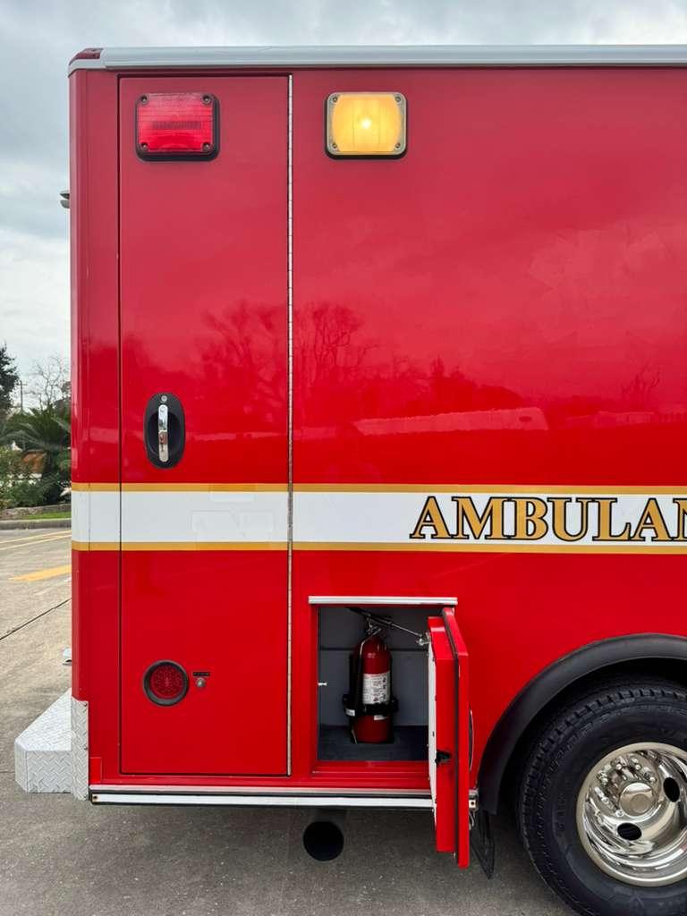 2011 Wheeled Coach Chevrolet Type III Ambulance - image 20