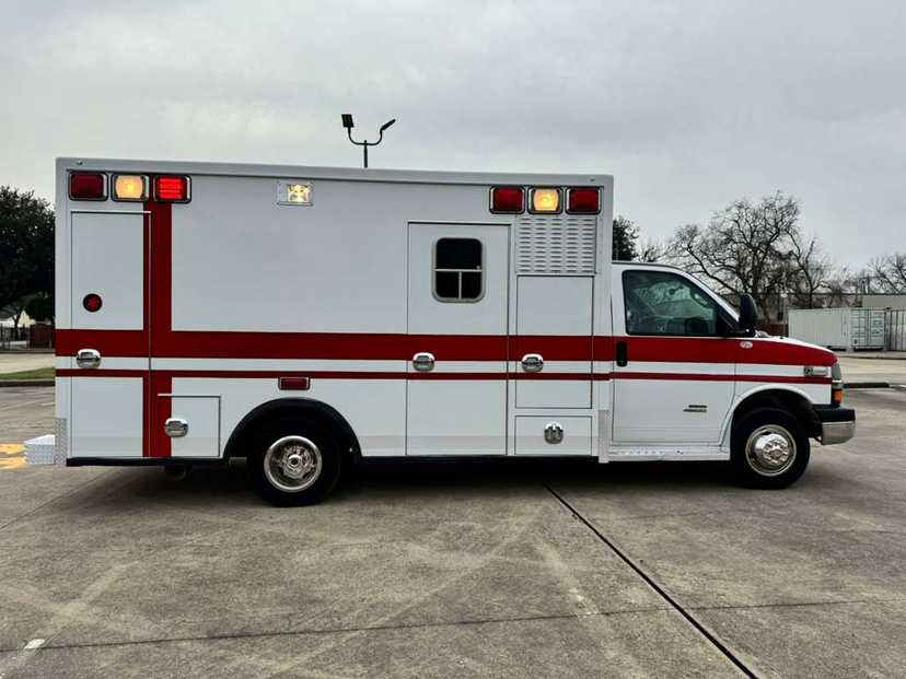 2016 Taylor Made Chevrolet Type III Ambulance — photo 6