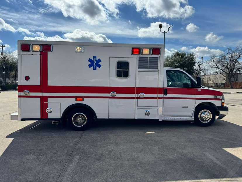 2016 Taylor Made Chevrolet Type III Ambulance — photo 6