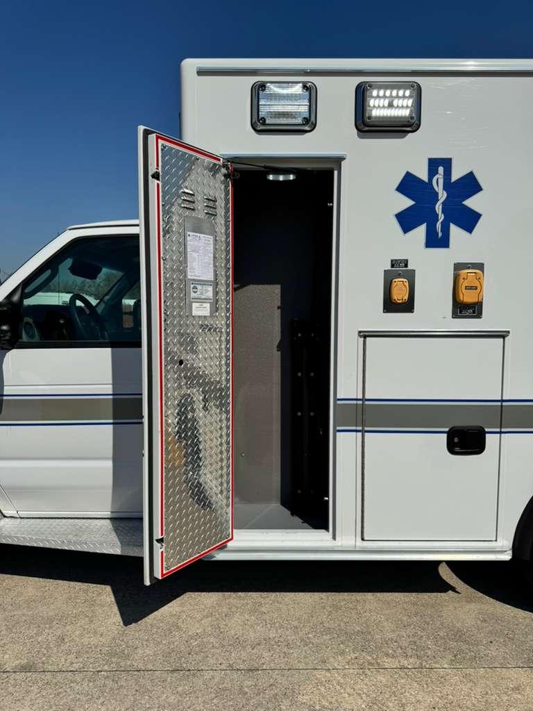 2021 Medix Ford Type III Ambulance - image 24