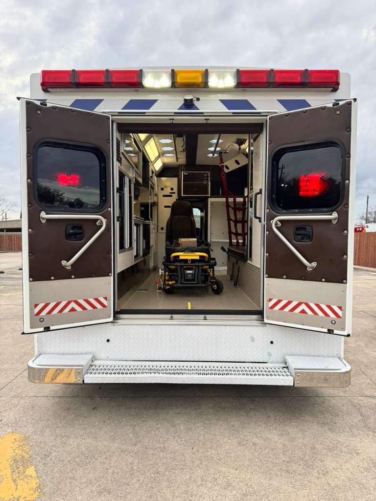 2010 Braun International Type I Ambulance - image 23