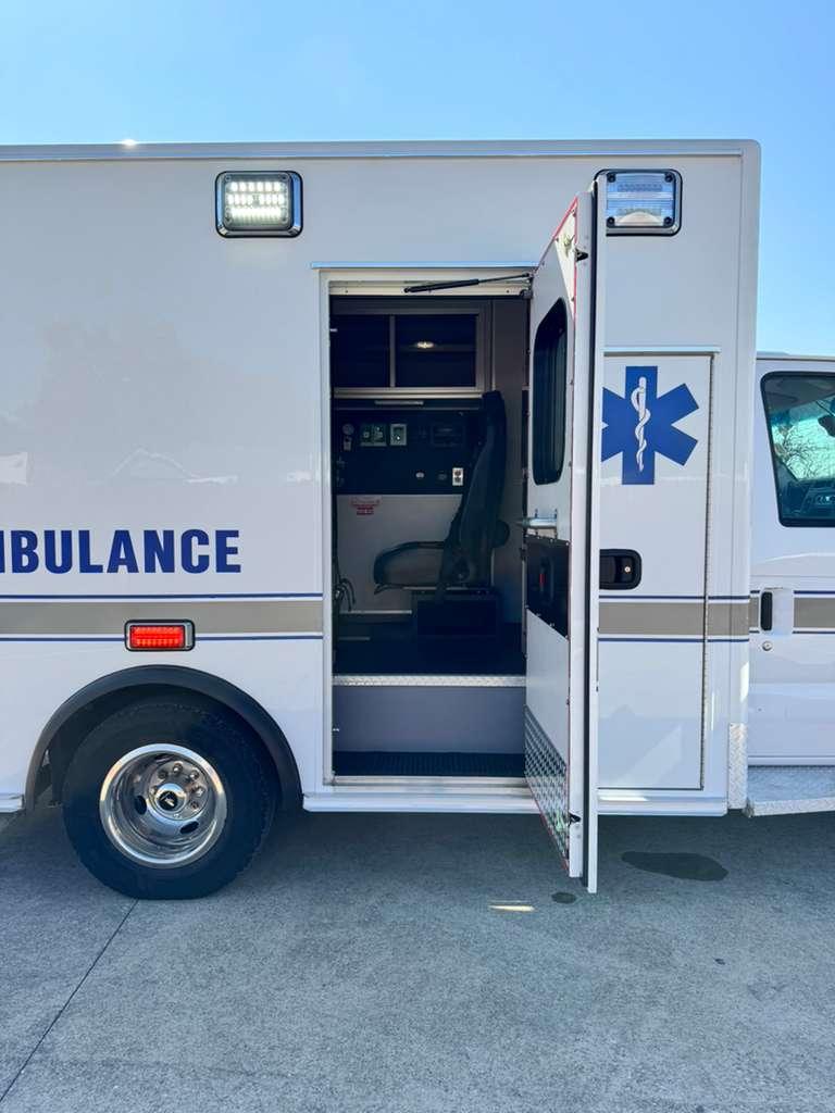 2021 Medix Ford Type III Ambulance - image 23