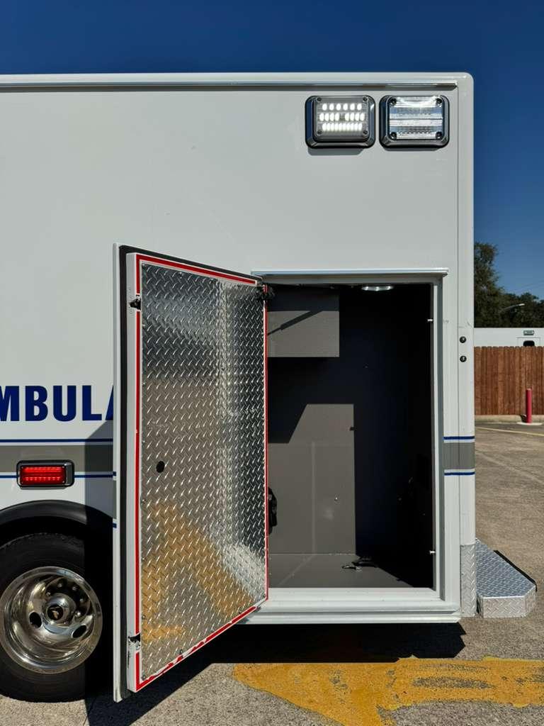 2021 Medix Ford Type III Ambulance - image 19