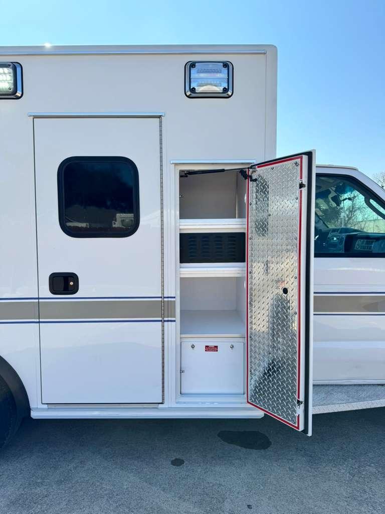 2021 Medix Ford Type III Ambulance - image 22