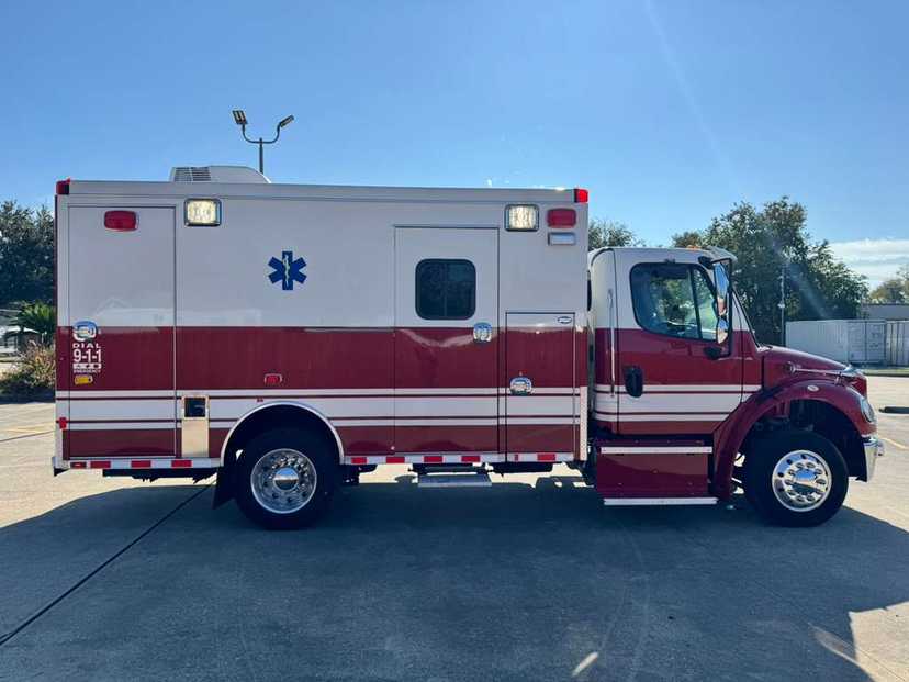 2016 Braun Freightliner Type I Ambulance — photo 6