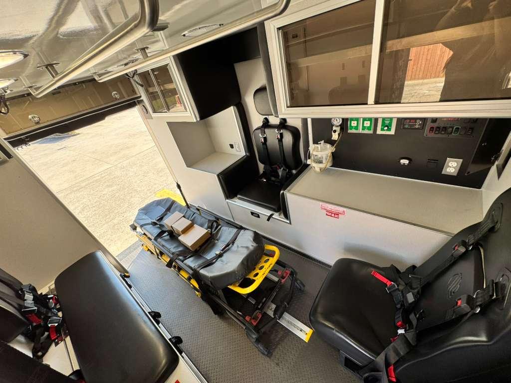2021 Medix Ford Type III Ambulance - image 31
