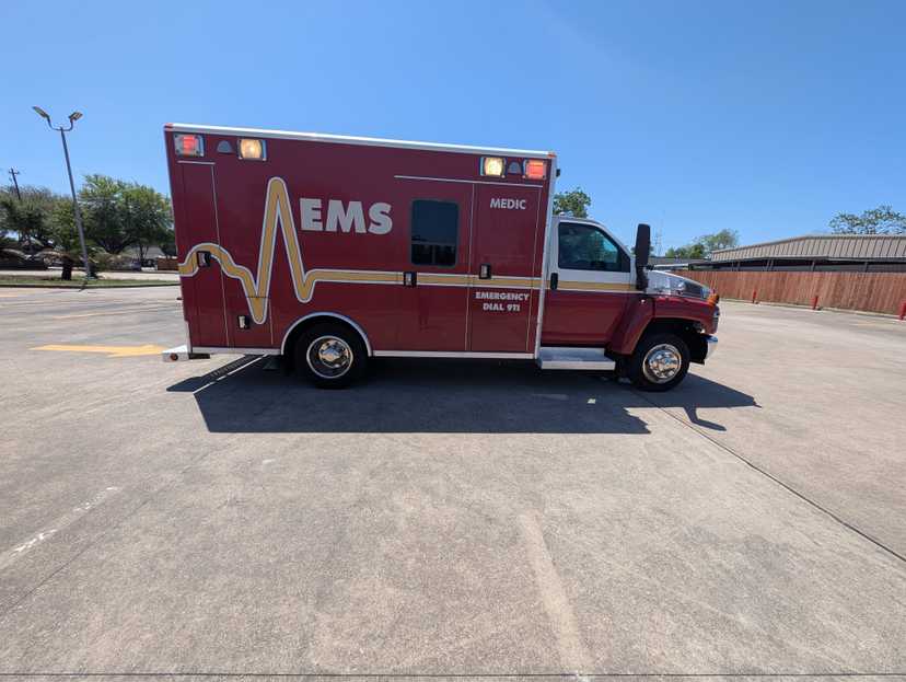 2009 Wheeled Coach Chevrolet Type I Ambulance — photo 6