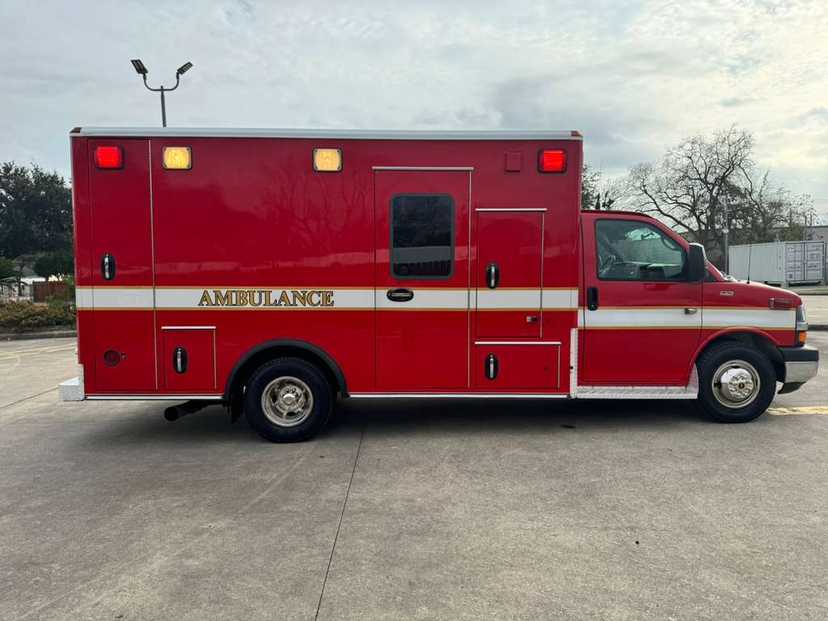 2011 Wheeled Coach Chevrolet Type III Ambulance — photo 6