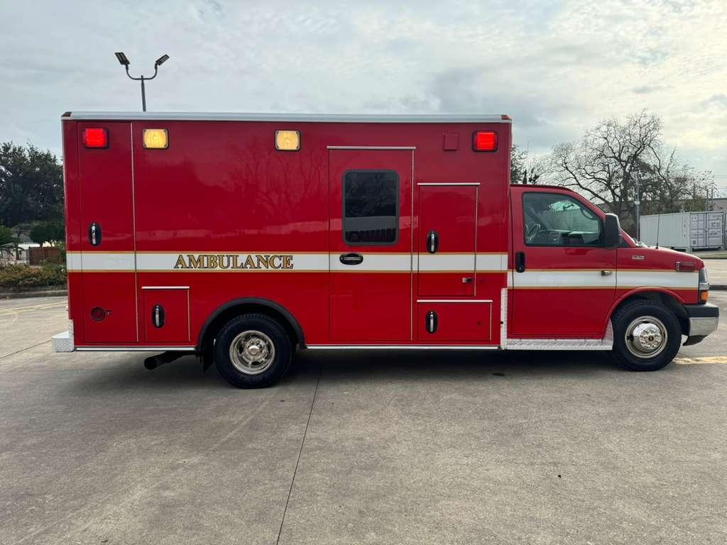 2011 Wheeled Coach Chevrolet Type III Ambulance - image 6