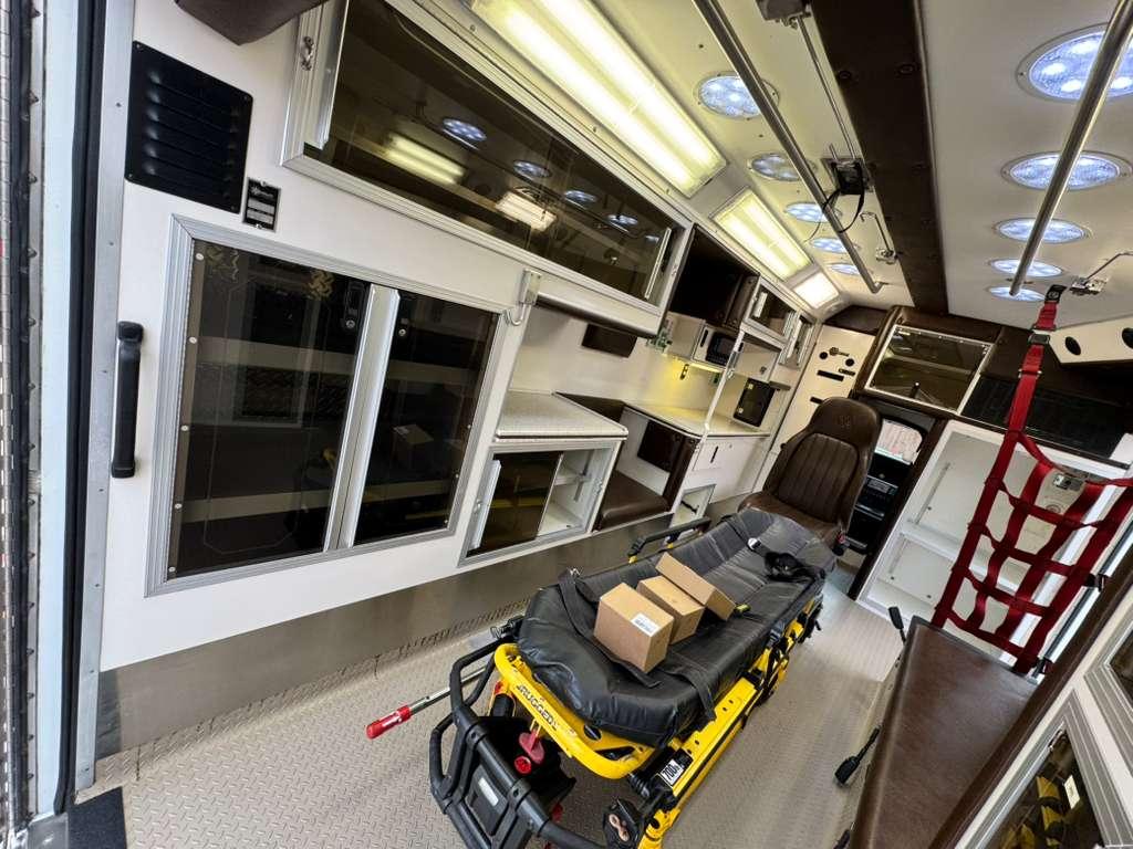 2010 Braun International Type I Ambulance - image 28