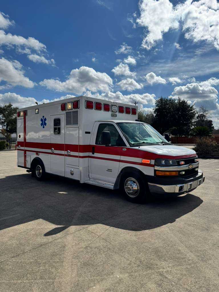 2016 Taylor Made Chevrolet Type III Ambulance — photo 7