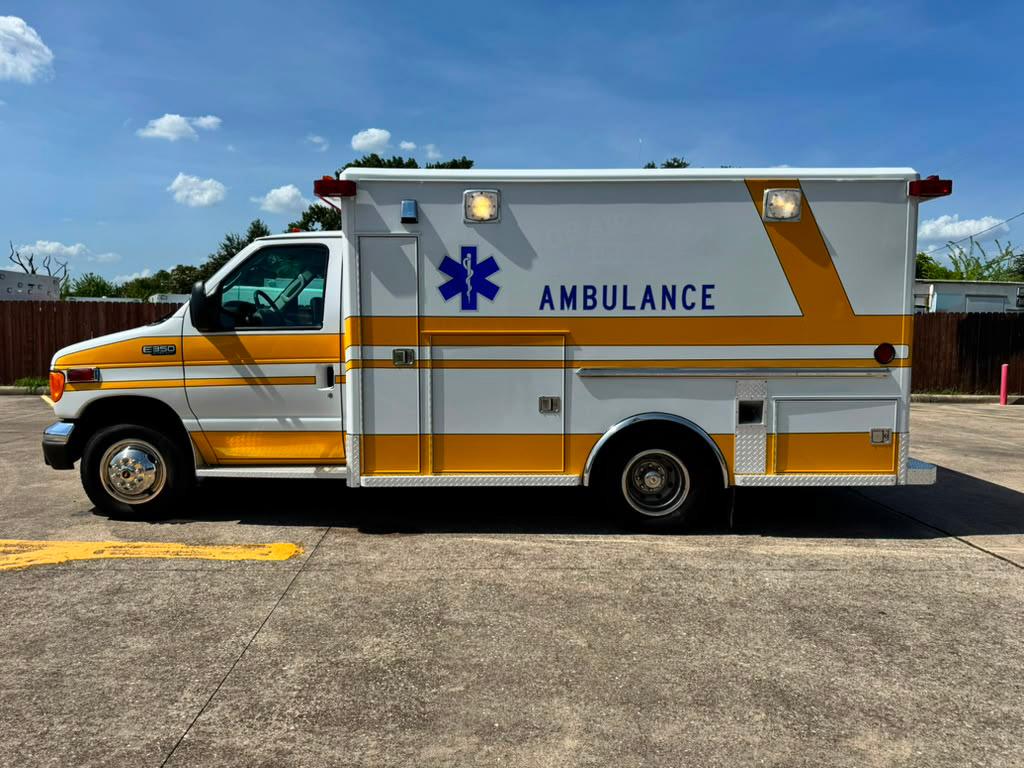 2003 Ford Type III Ambulance - image 4