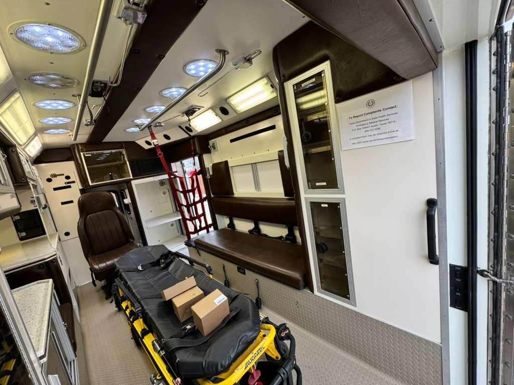 2010 Braun International Type I Ambulance - image 27