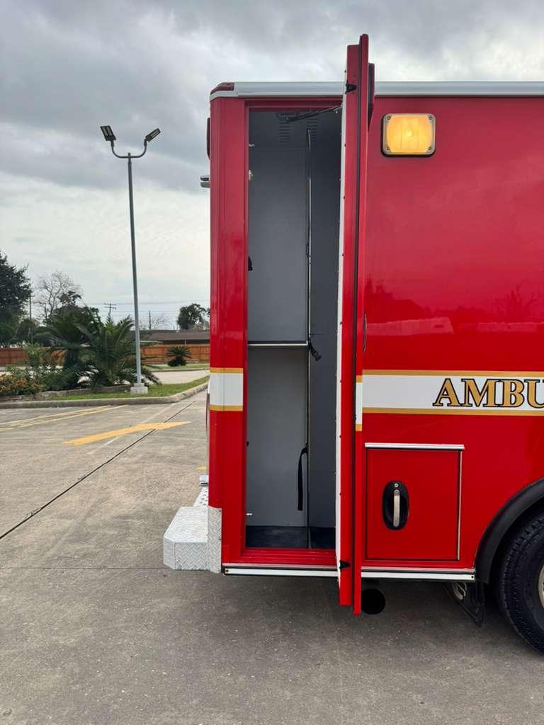 2011 Wheeled Coach Chevrolet Type III Ambulance - image 25