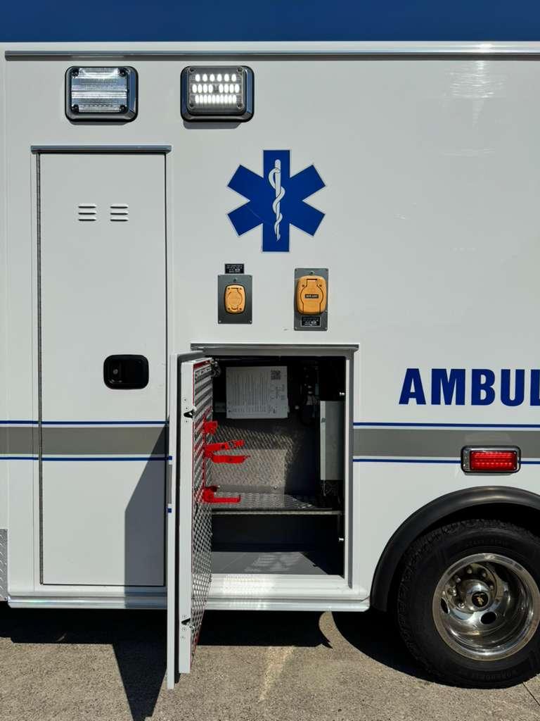 2021 Medix Ford Type III Ambulance - image 20