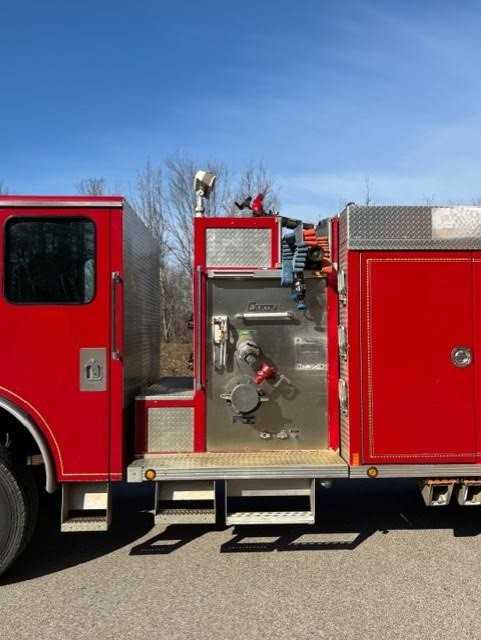 1996 HME 4x4 Pumper — photo 2