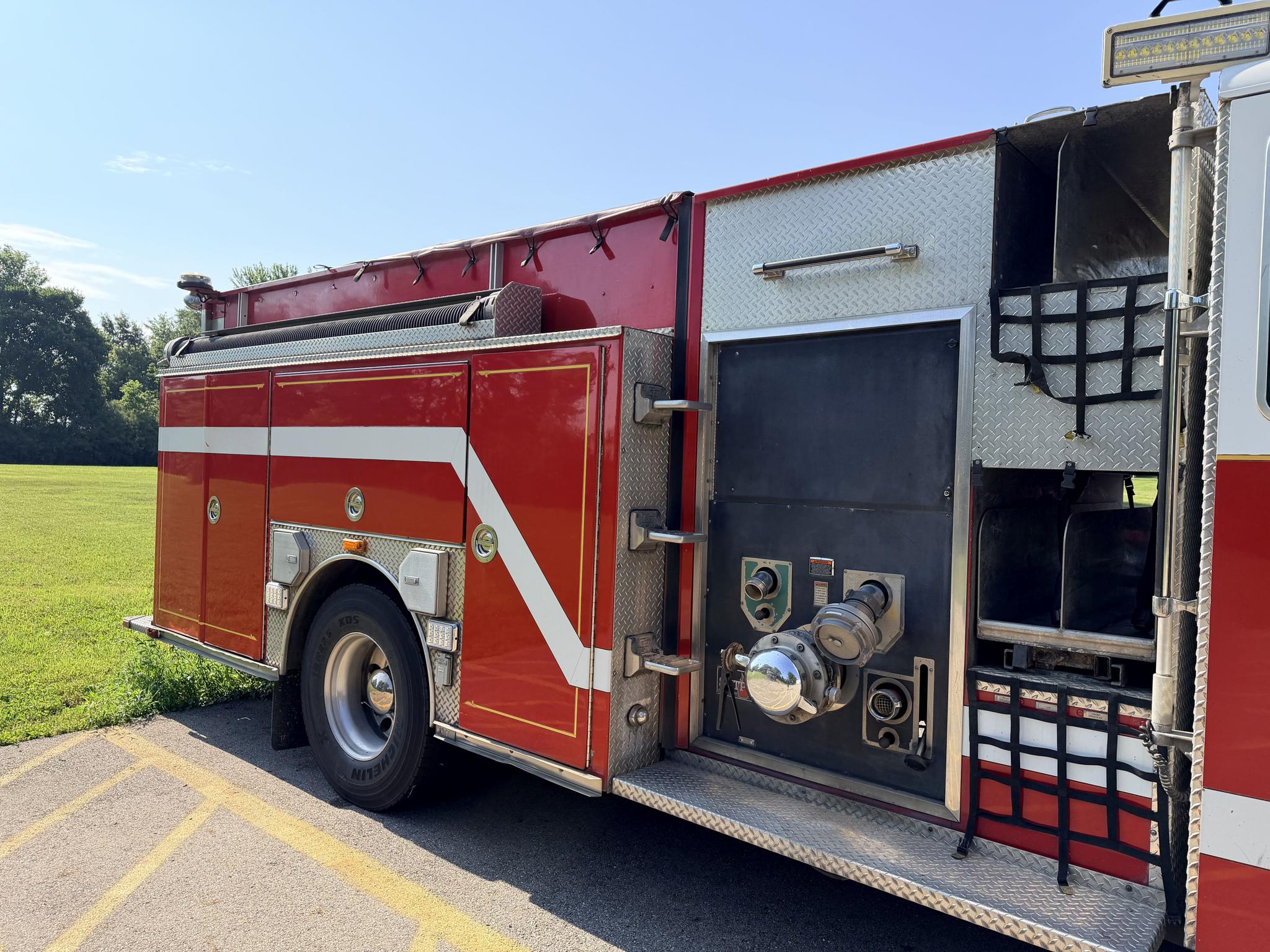 2002 Sutphen Pumper - image 4