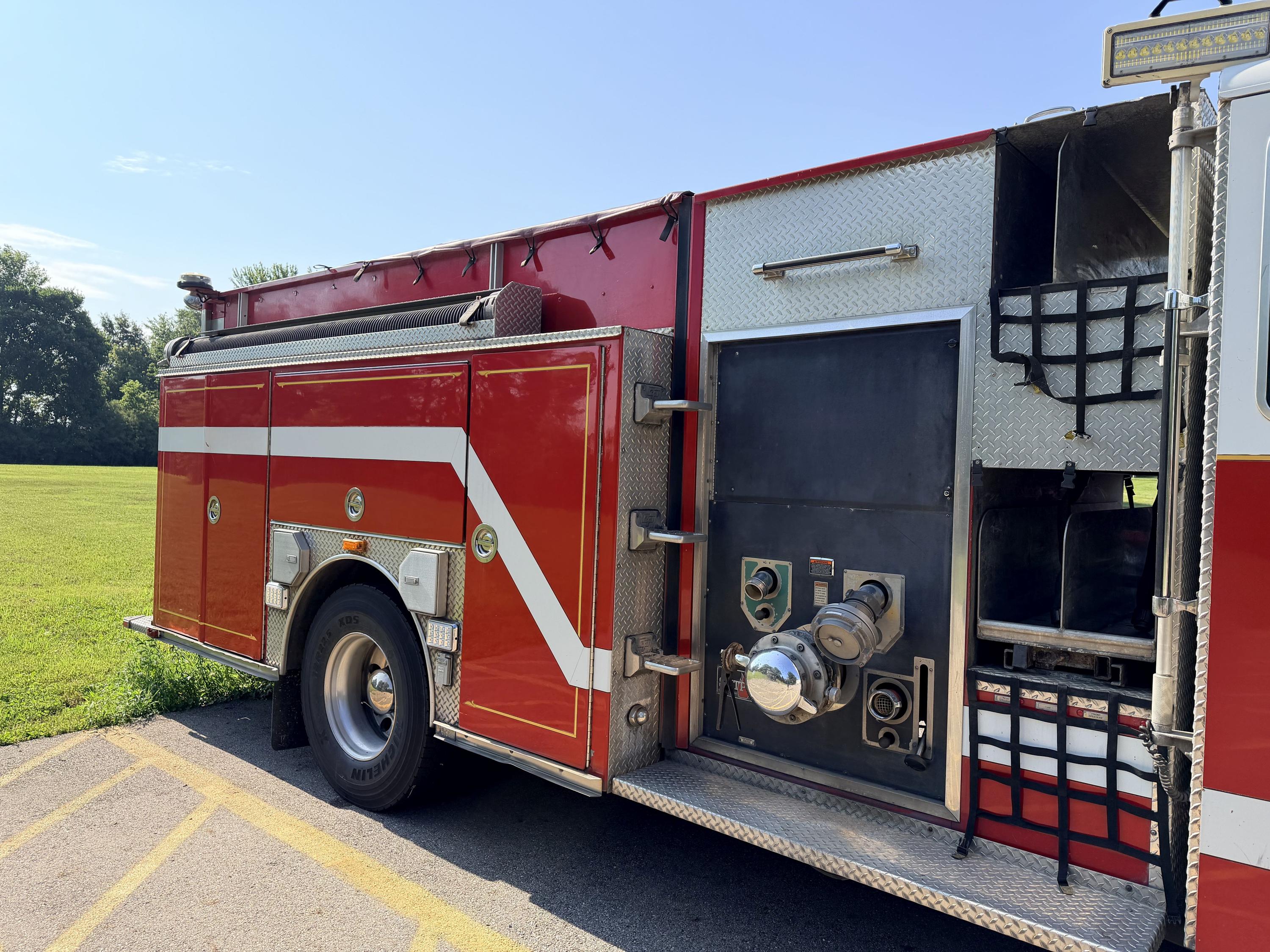 2002 Sutphen Pumper - image 4