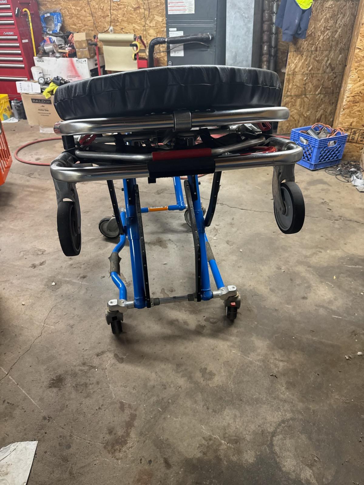 Ferno Pro Flexx Manual Ambulance Cot / Stretcher – X-Frame, 650 lb Capacity - image 8