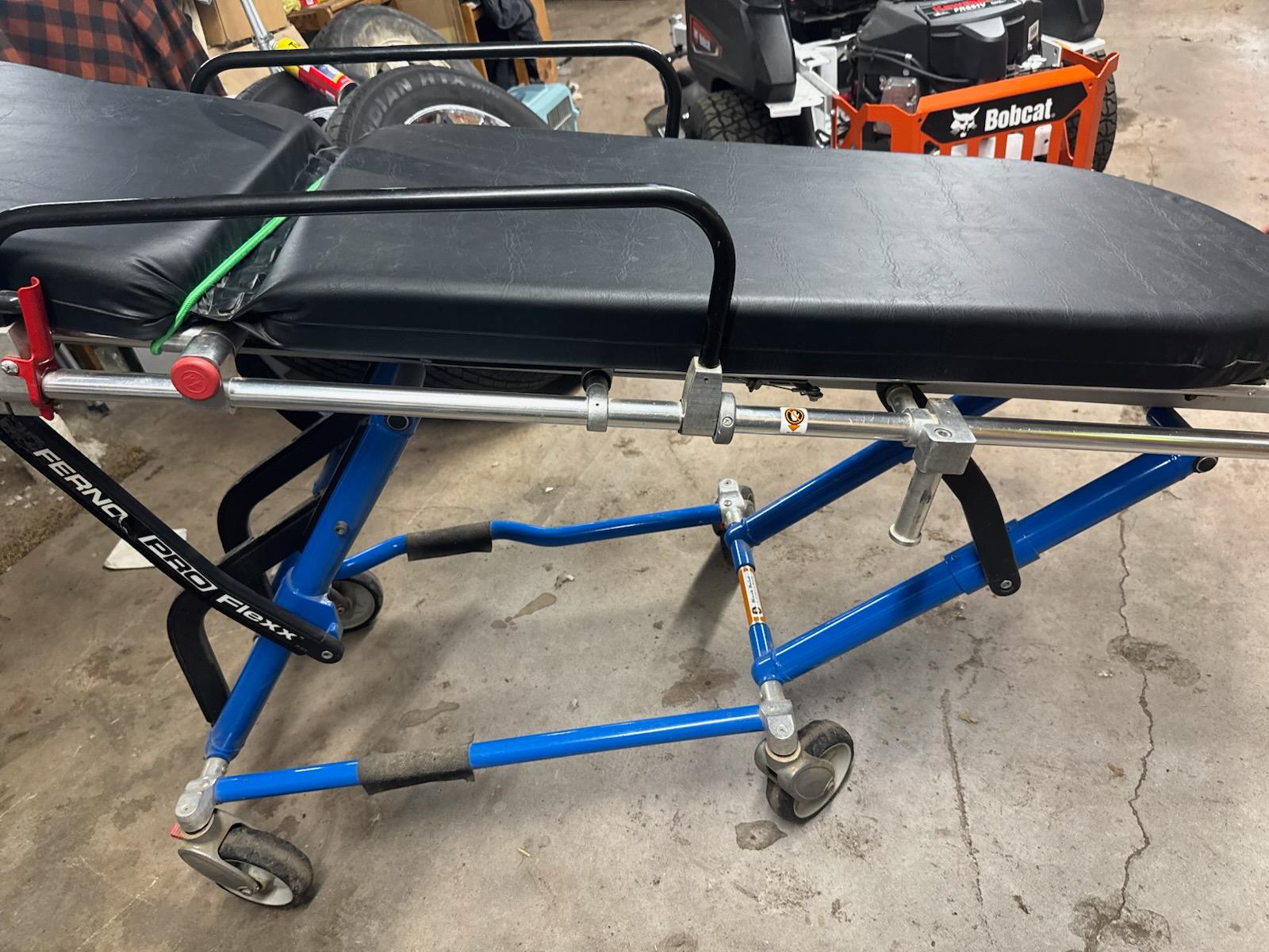 Ferno Pro Flexx Manual Ambulance Cot / Stretcher – X-Frame, 650 lb Capacity - image 9