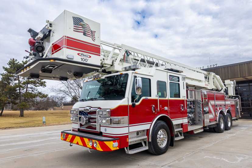 2016 Pierce Velocity 100' Quint