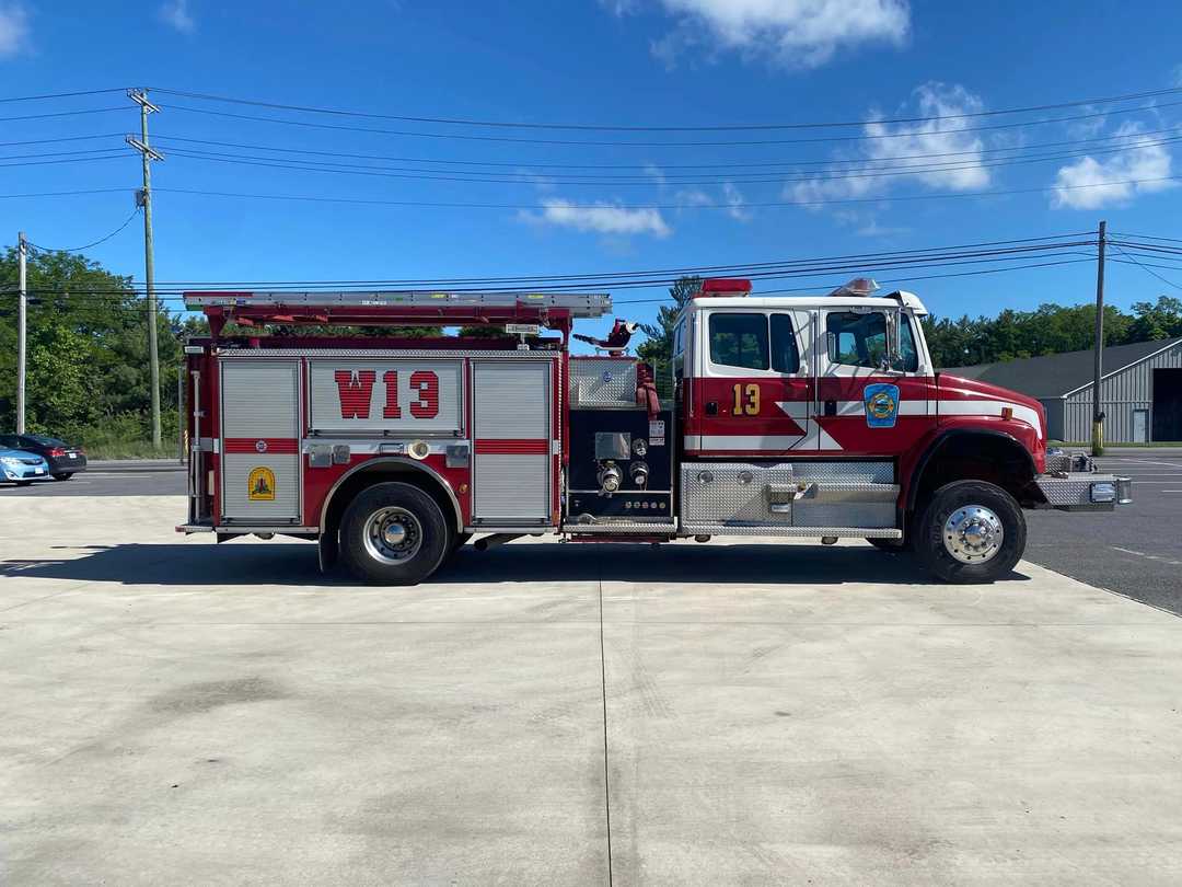 2001 Pierce Freightliner 4x4 Commercial Pumper