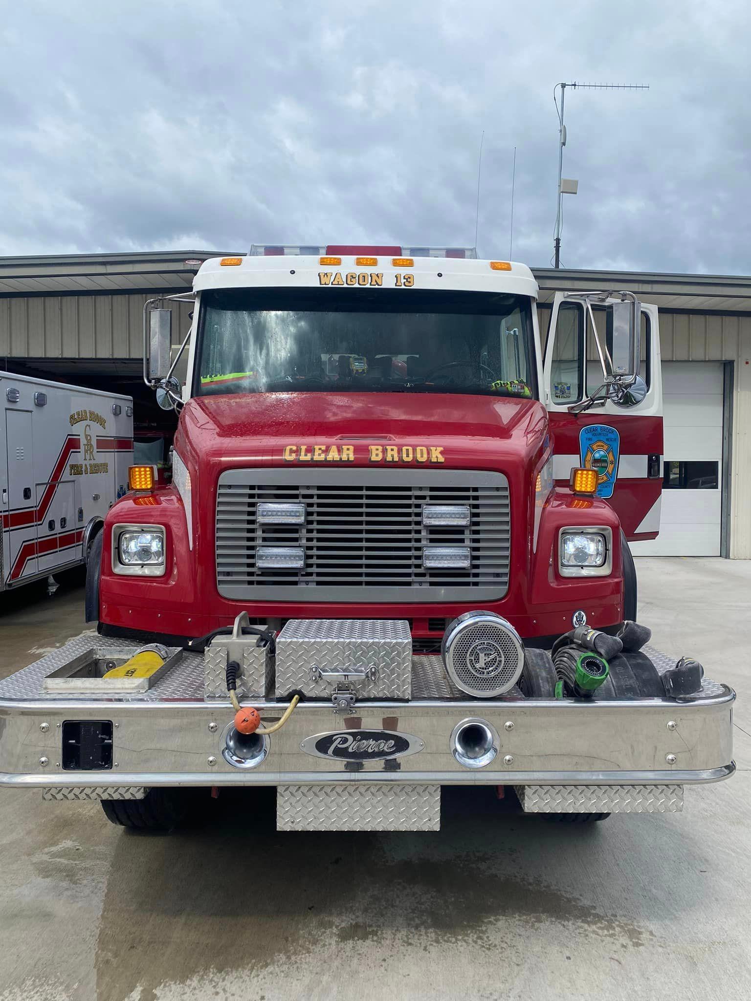 2001 Pierce Freightliner 4x4 Commercial Pumper - image 3