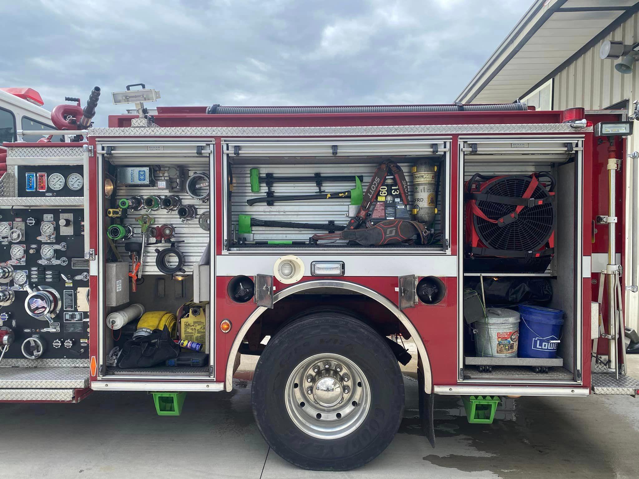 2001 Pierce Freightliner 4x4 Commercial Pumper - image 10