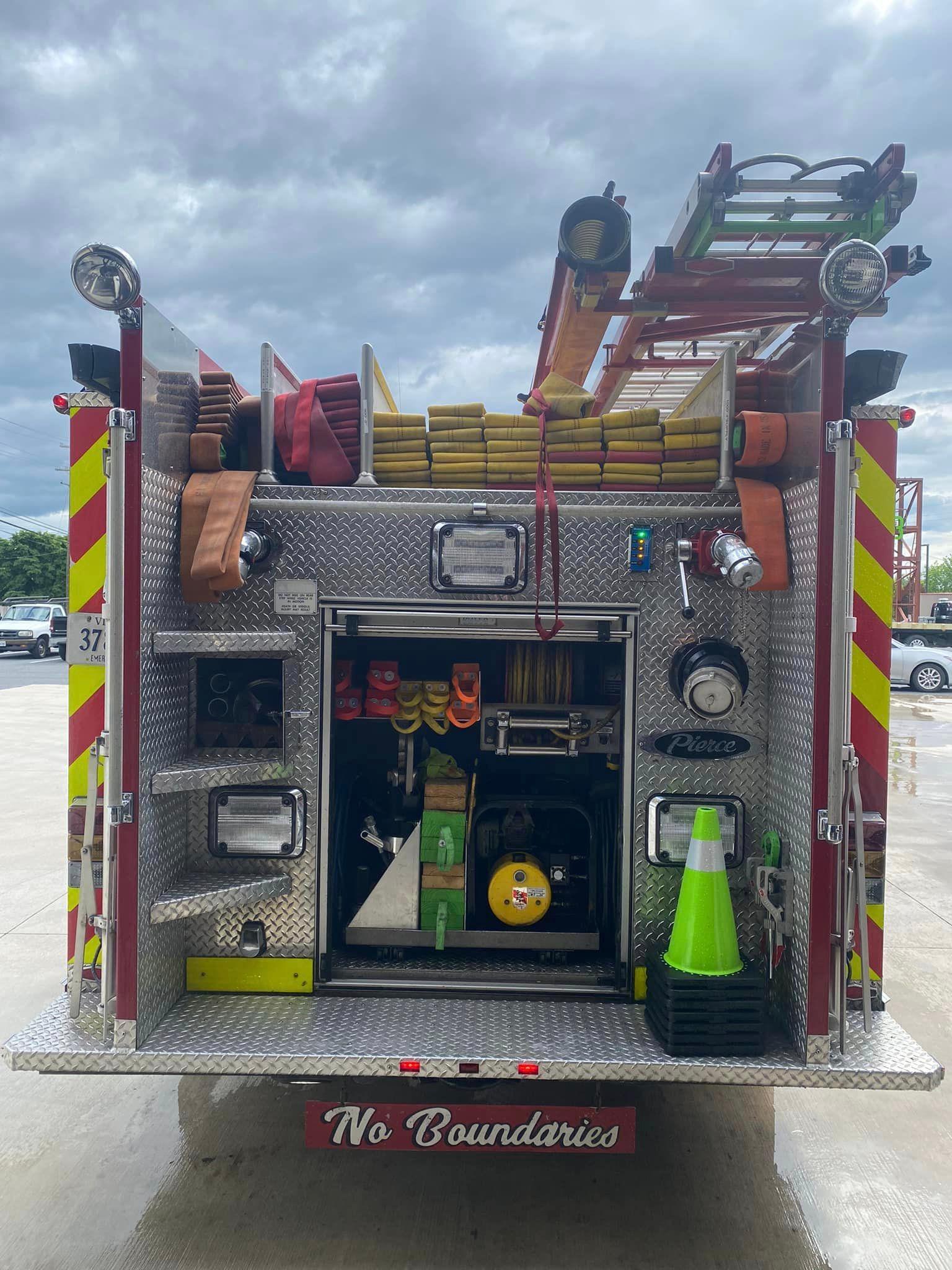 2001 Pierce Freightliner 4x4 Commercial Pumper - image 11