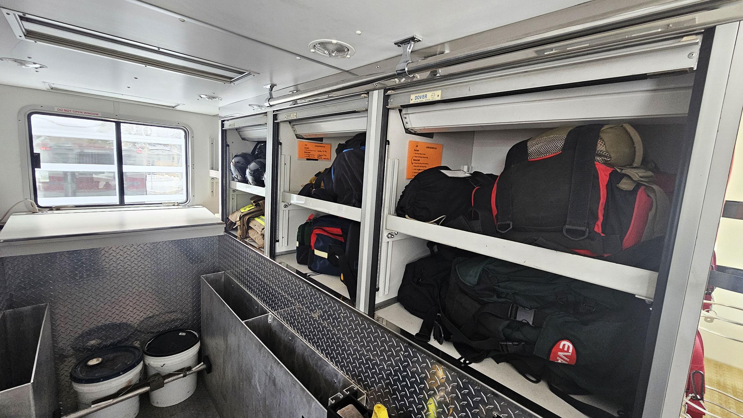 1992 Pierce Lance Walk-In Heavy Rescue - image 9