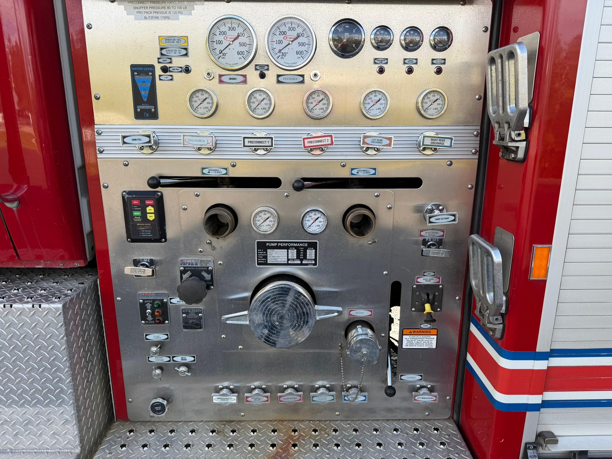 2002 E-One International Pumper - image 18