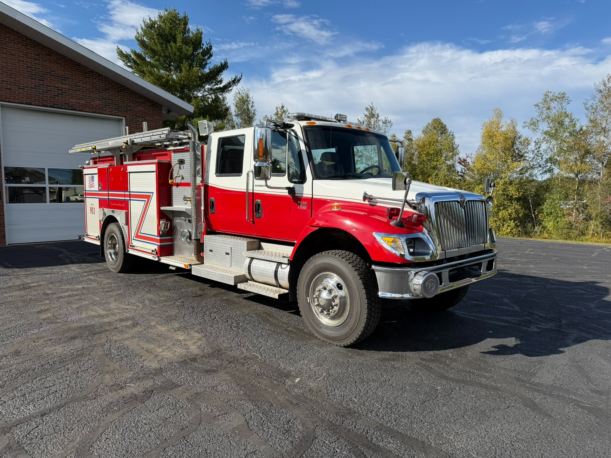 2002 E-One International Pumper - image 1