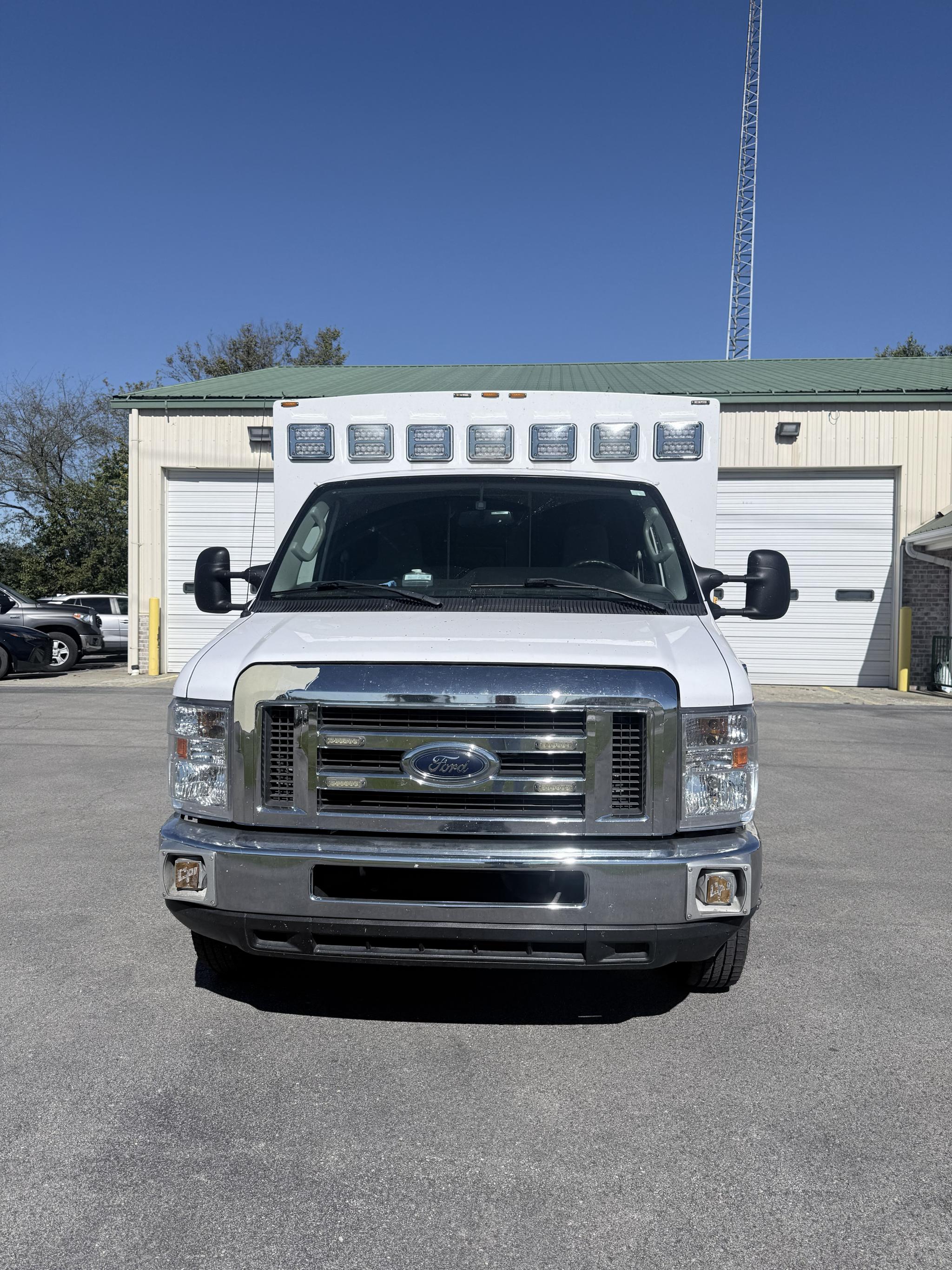 2018 Braun Ford Type III Ambulance - image 3