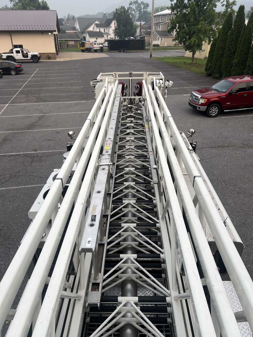 1993 Pierce 100' Aerial — photo 8