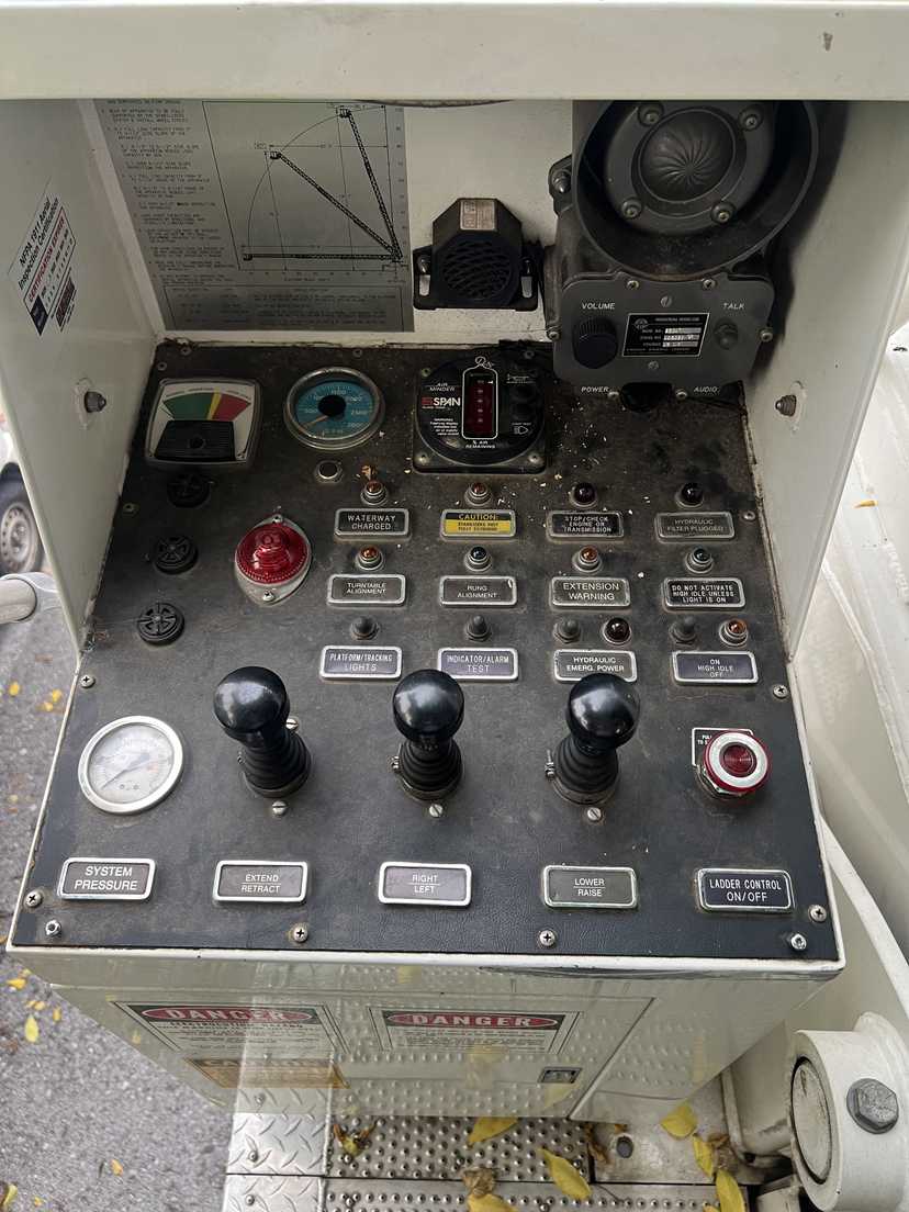 1993 Pierce 100' Aerial — photo 5