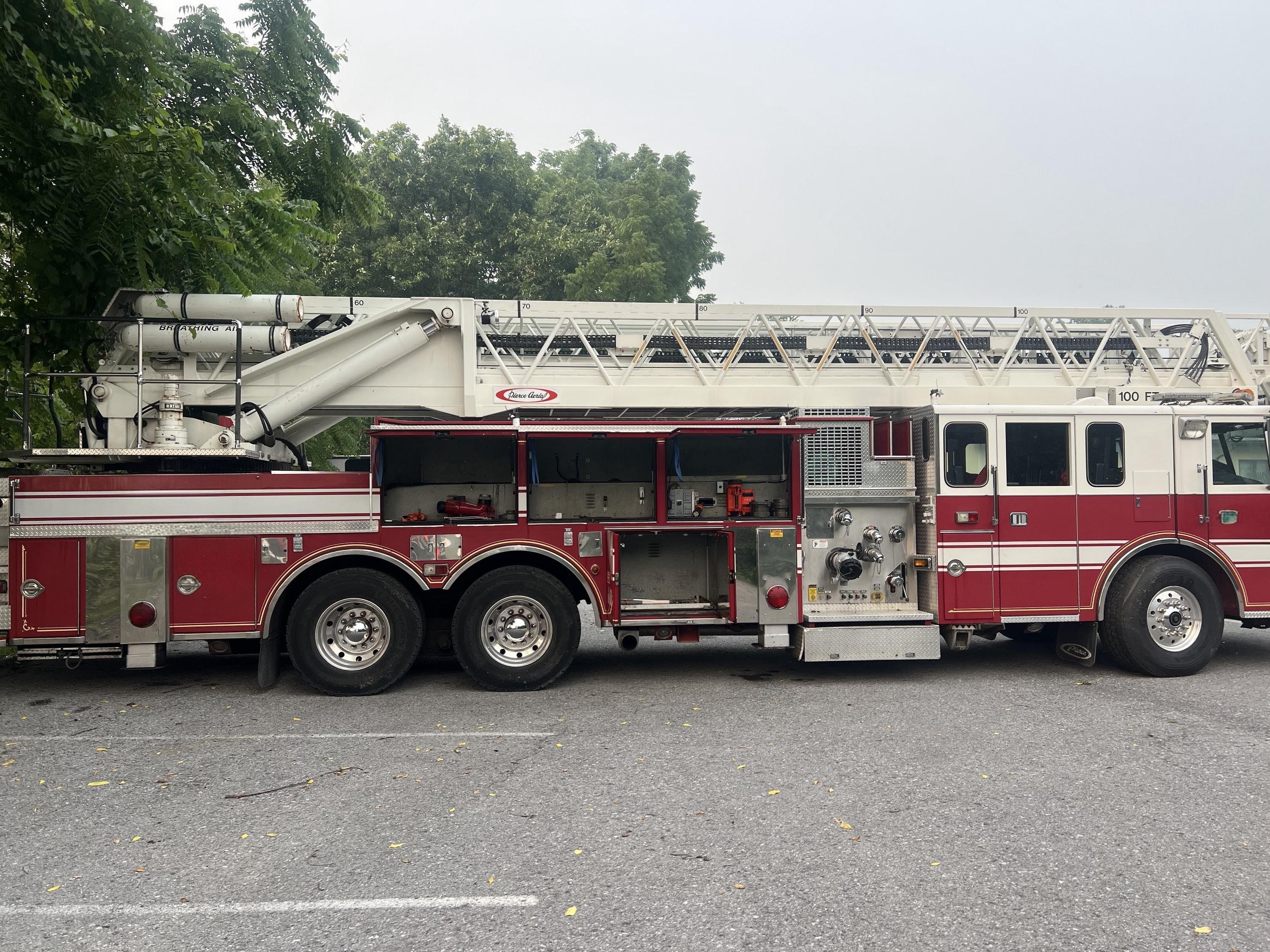 1993 Pierce 100' Aerial - image 1