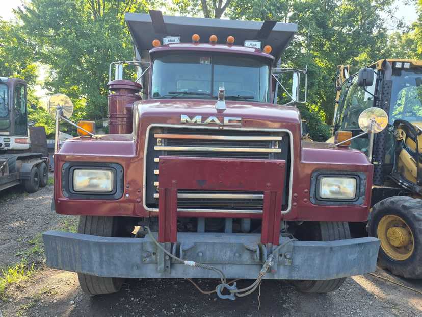1998 Mack R688ST Dump Truck — photo 4