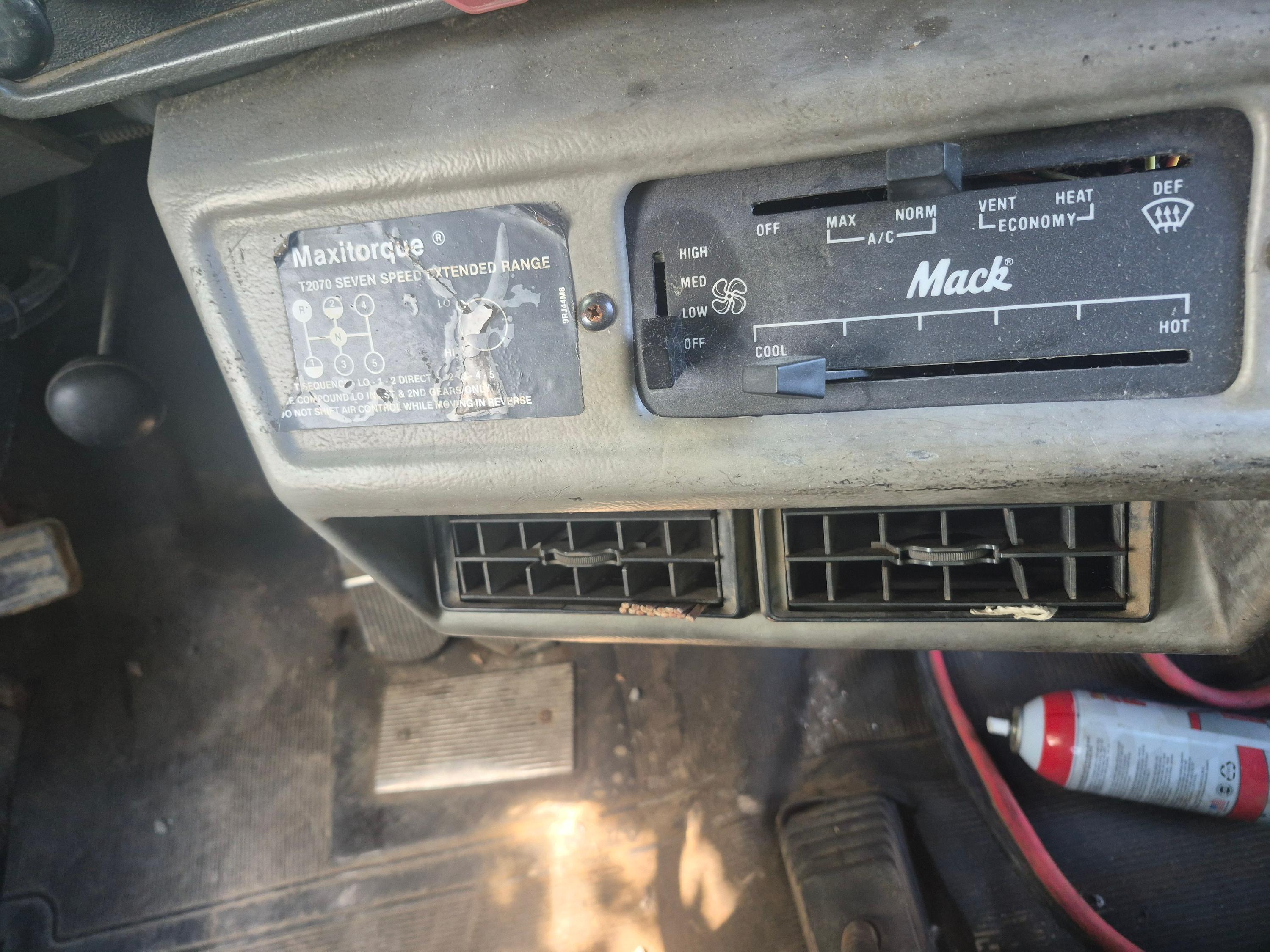 1988 Mack Roll Off  - image 18