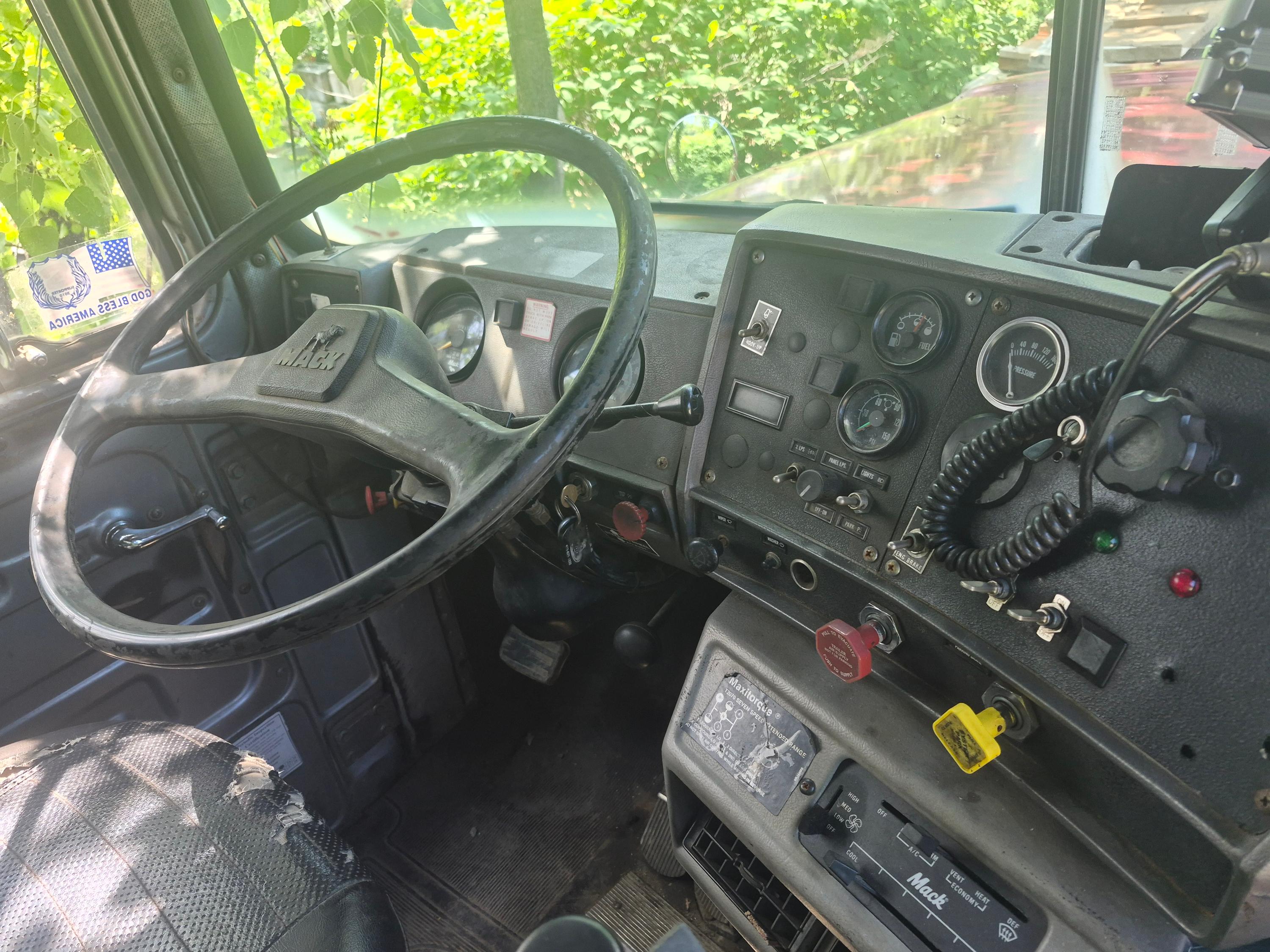 1988 Mack Roll Off  - image 13