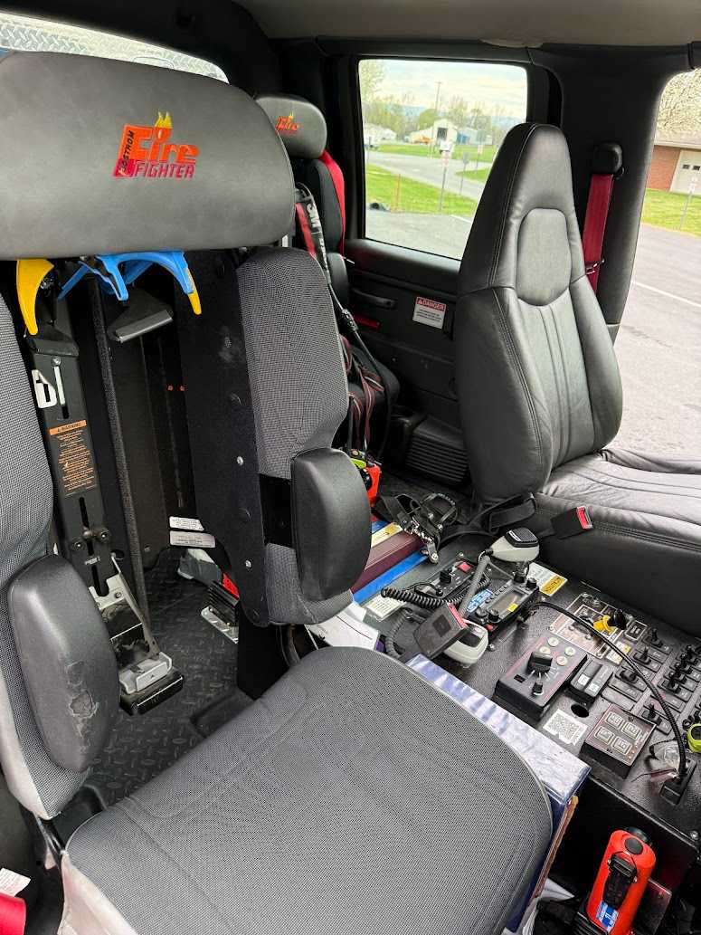 2009 GMC 5500 4x4 Mini Pumper — photo 7