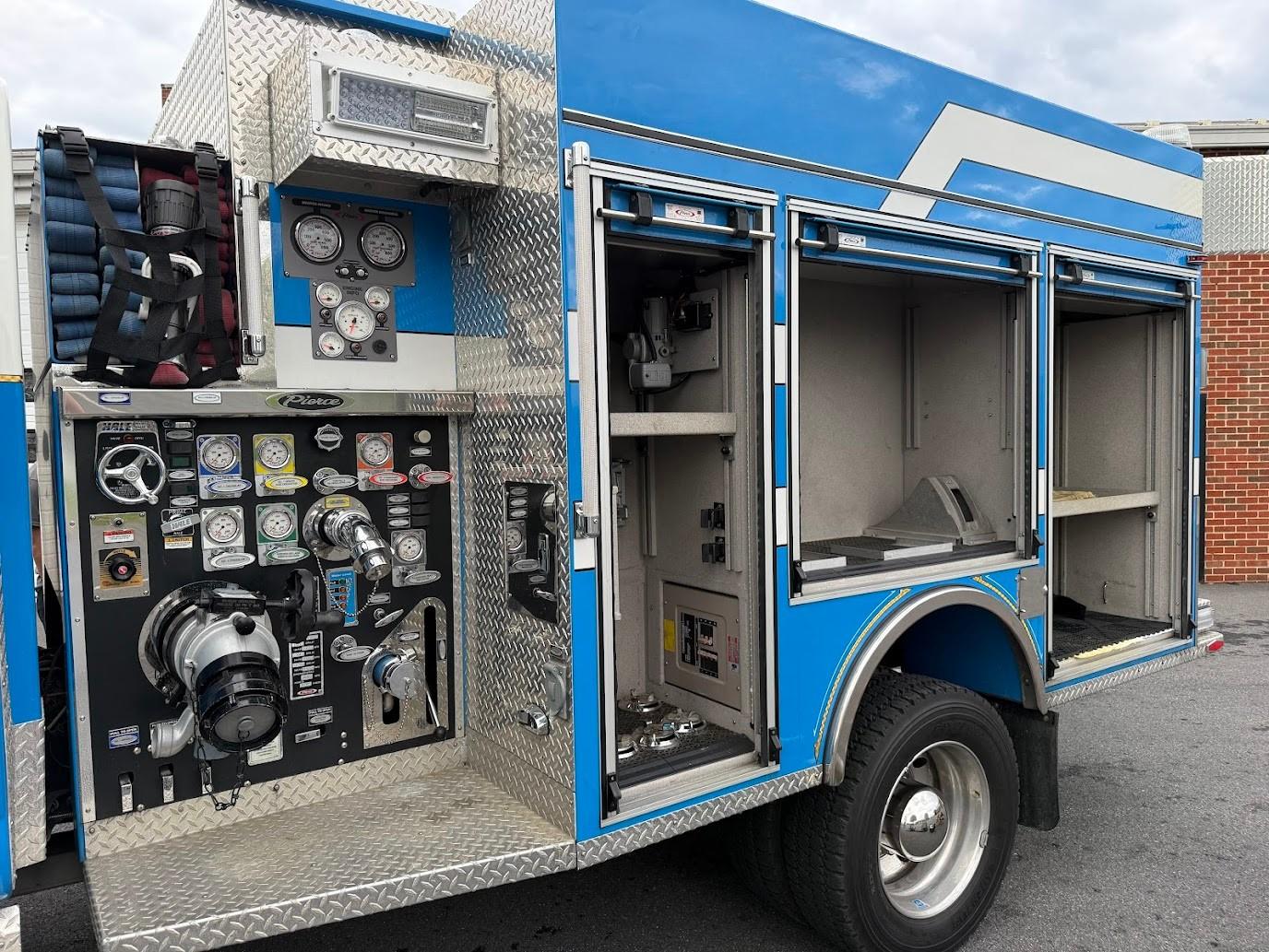 2009 GMC 5500 4x4 Mini Pumper - image 4