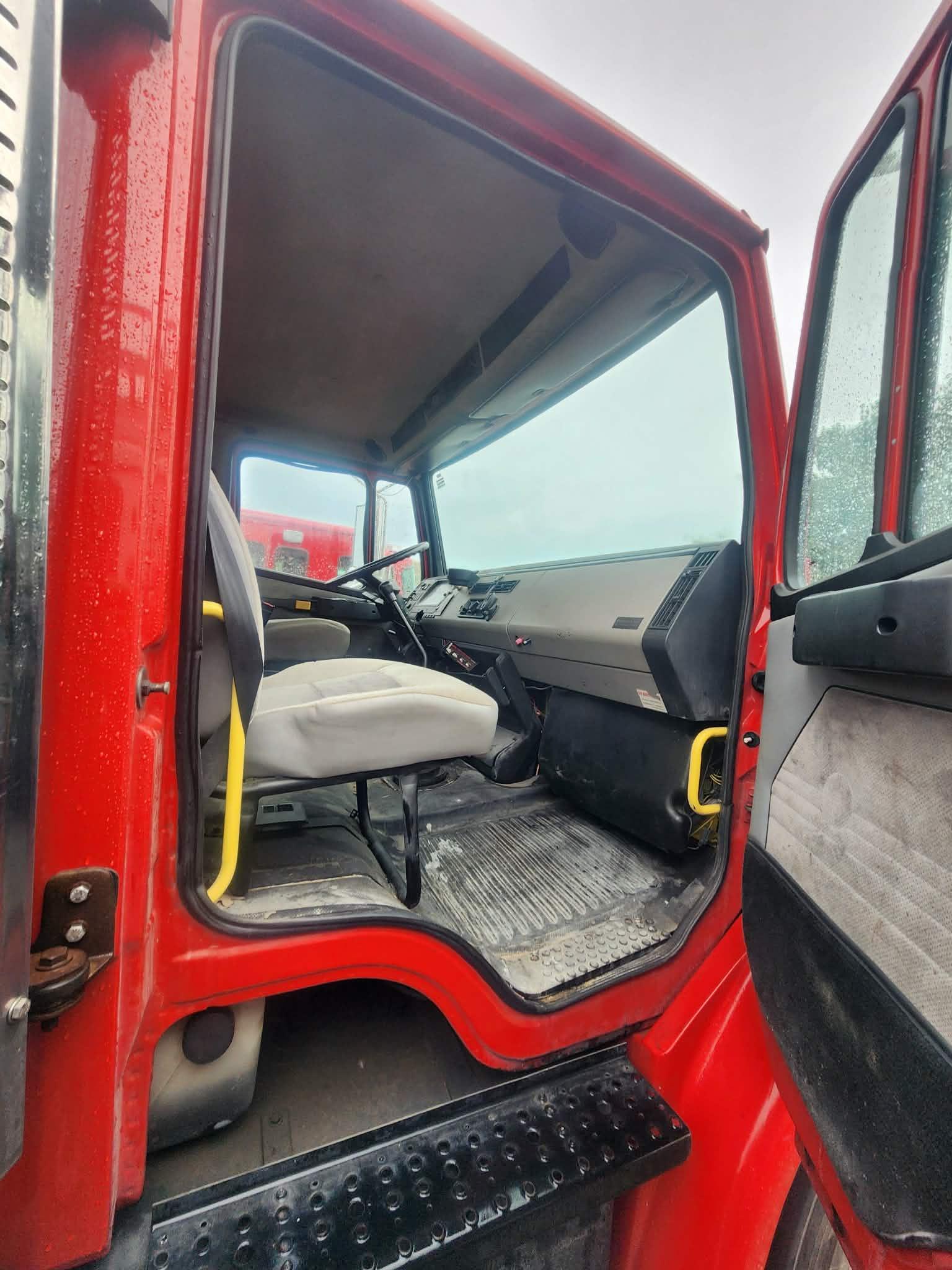 1996 Walker Freightliner Tanker - image 18