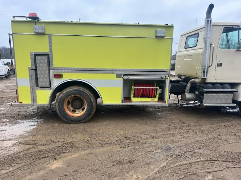 1999 Volvo Tanker - image 3