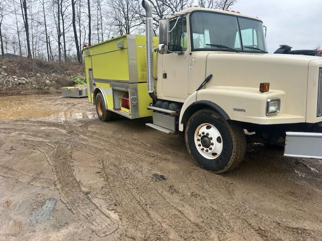 1999 Volvo Tanker - image 2