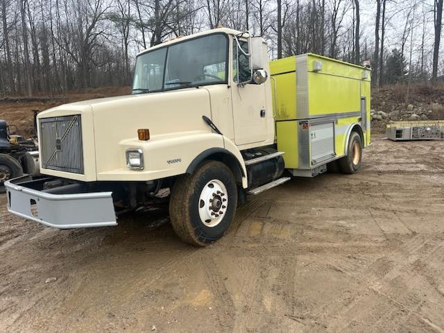 1999 Volvo Tanker - image 1