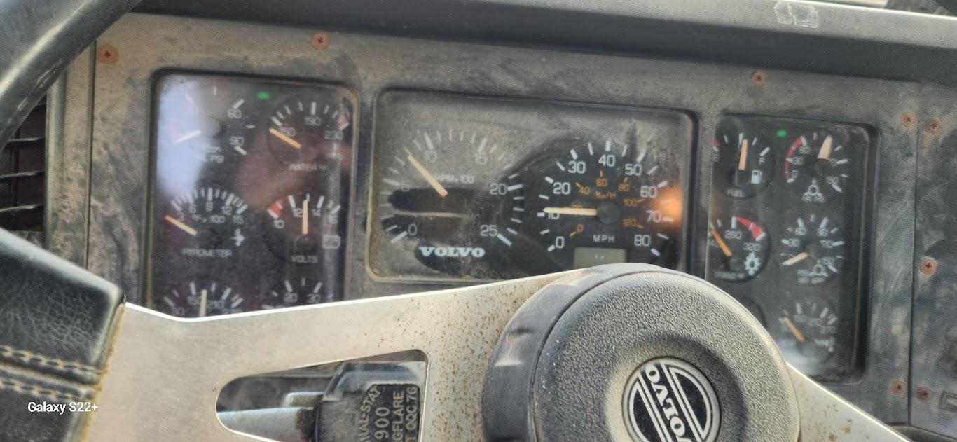 1999 Volvo Tanker - image 14