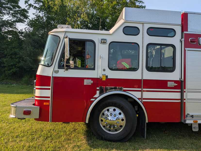 2002 Saulsbury E-One Pumper — photo 2
