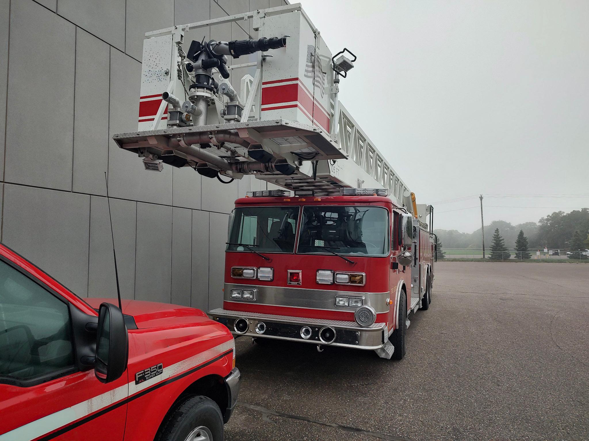 1990 Pierce Arrow 105' Quint - image 3