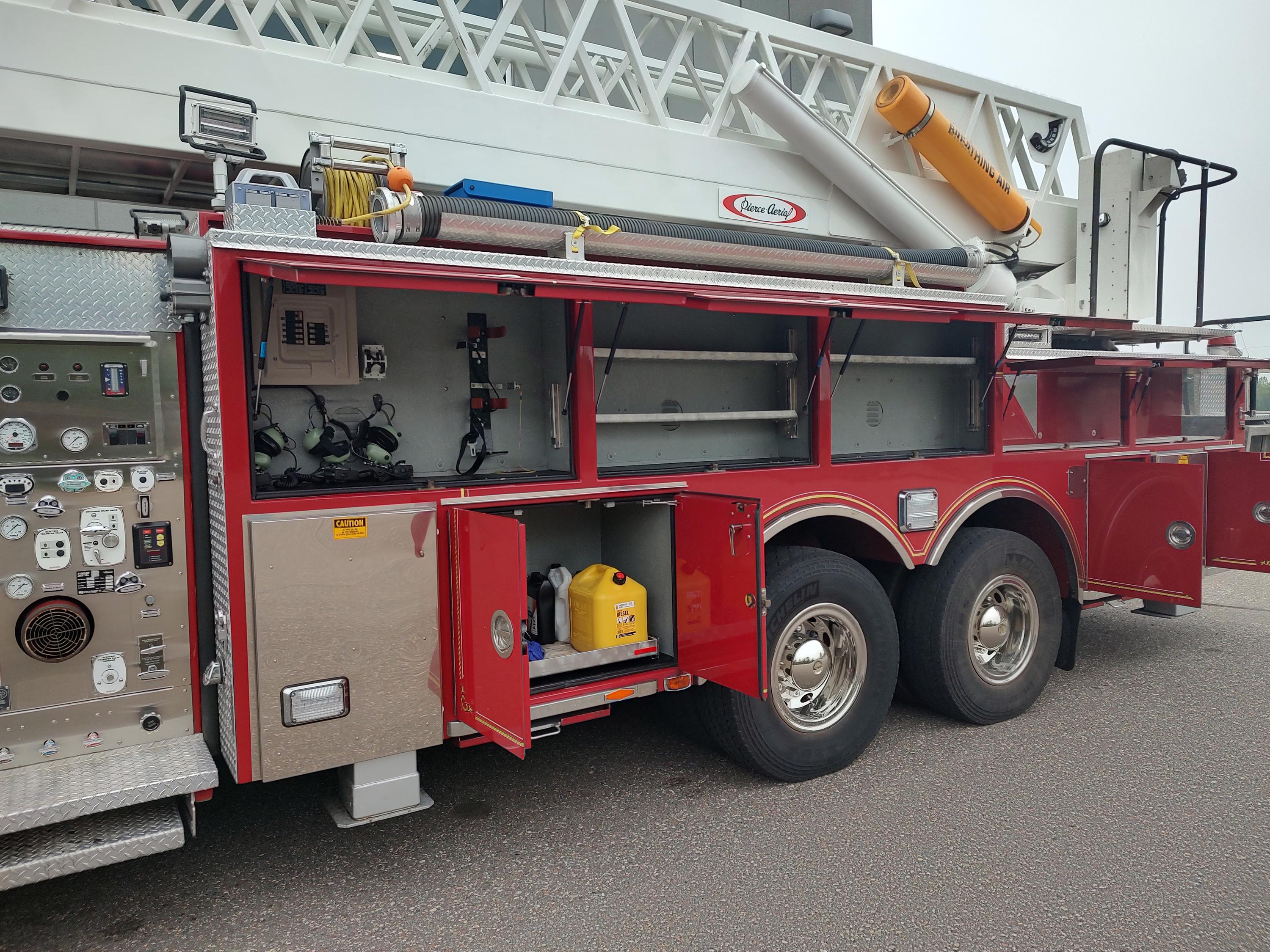 1990 Pierce Arrow 105' Quint - image 7
