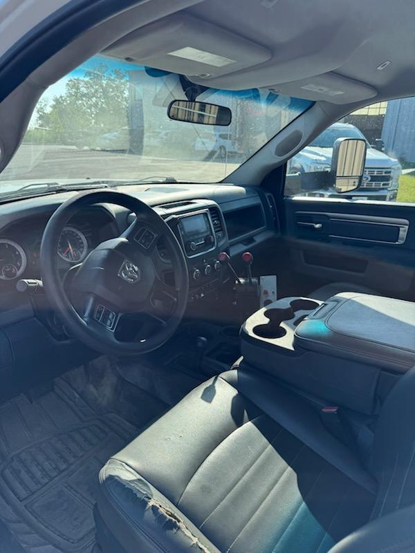 2018 Ram 5500 Hooklift - image 3